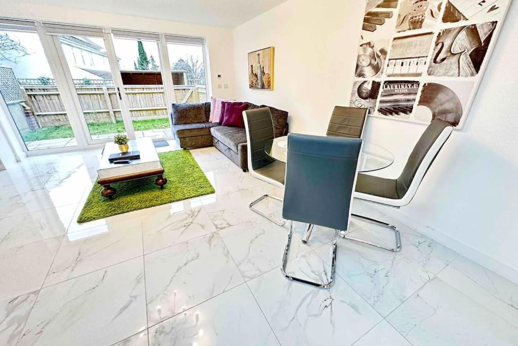 Paradigm House, Stunning 2-Bedroom Apartment 1, Free Parking, Oxford Ngoại thất bức ảnh
