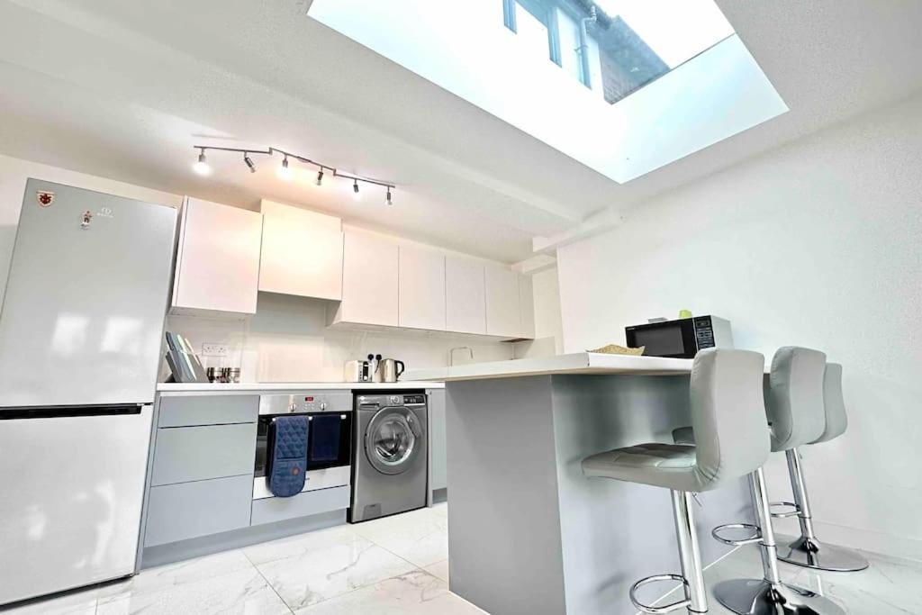 Paradigm House, Stunning 2-Bedroom Apartment 1, Free Parking, Oxford Ngoại thất bức ảnh