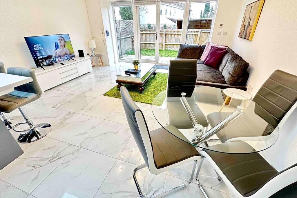 Paradigm House, Stunning 2-Bedroom Apartment 1, Free Parking, Oxford Ngoại thất bức ảnh